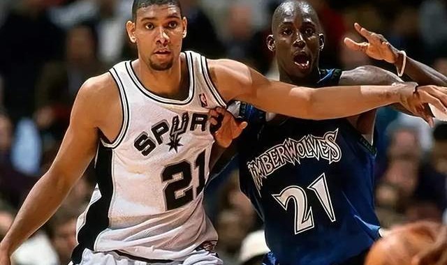 开云注册-石佛的低语与狼王的咆哮：邓肯与加内特，谁才是真正的内线王者？